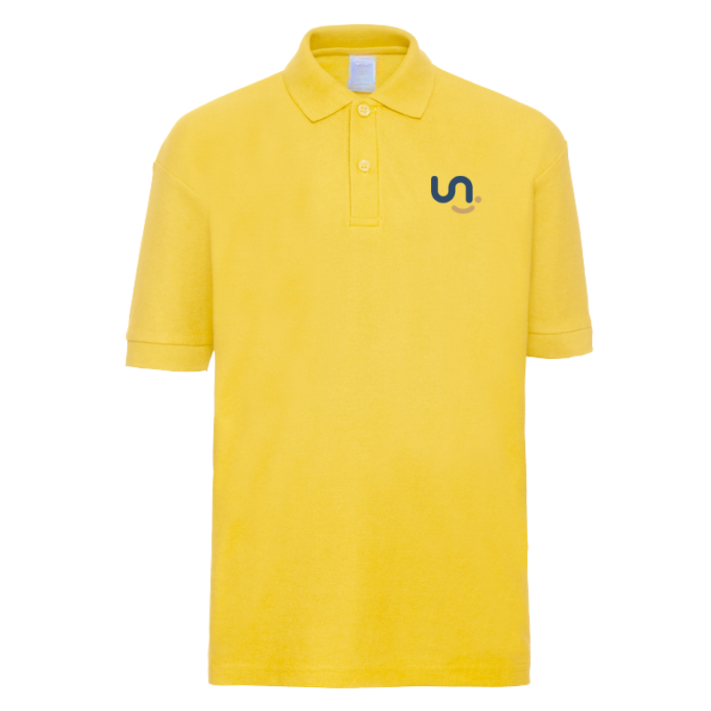 Geltonas mokyklinis polo marškinėlis su siuvinėta emblema ant krūtinės